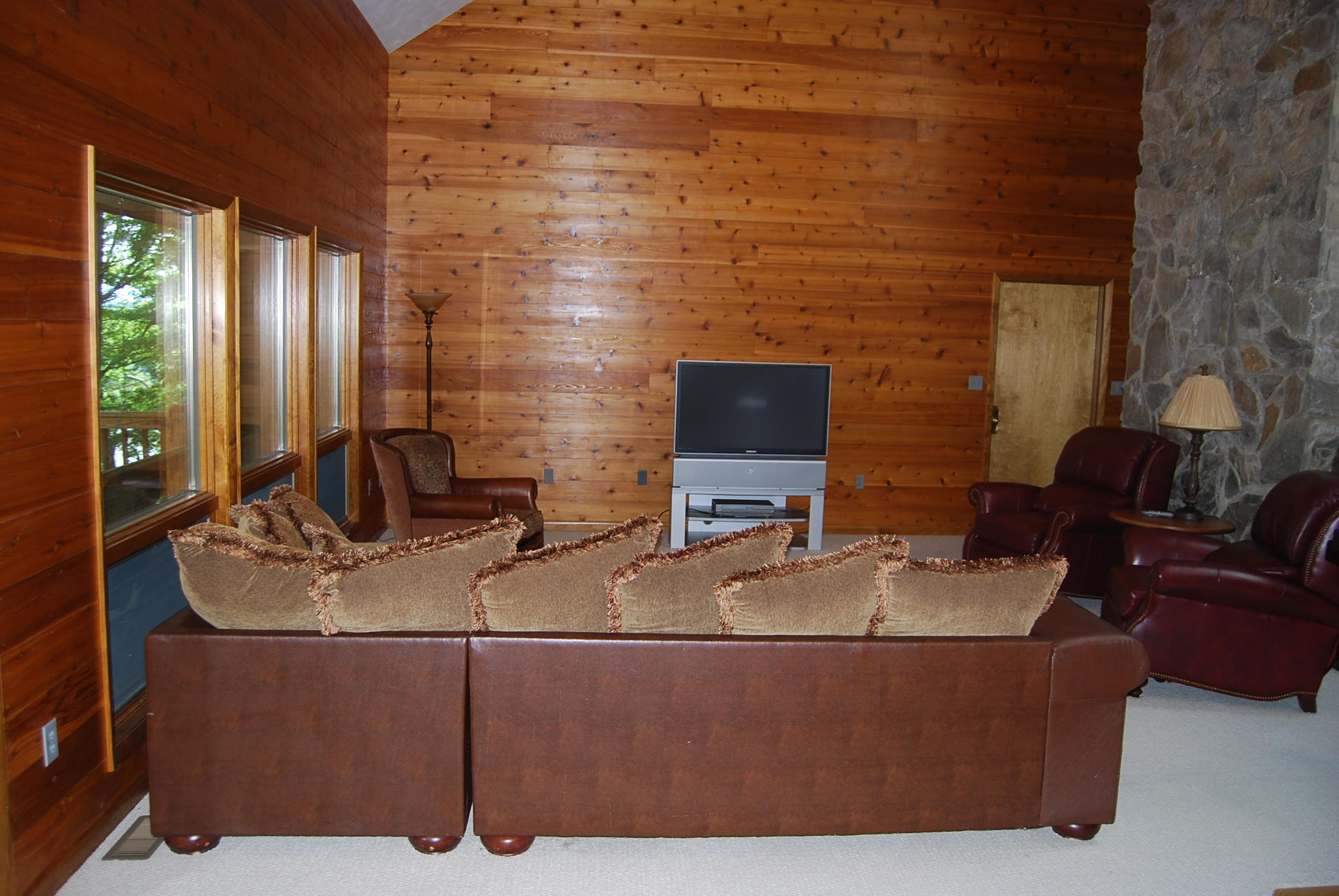 8045 Hardy Road Hardy, VA 24101 - Photo 15 of 63 a living room with furniture