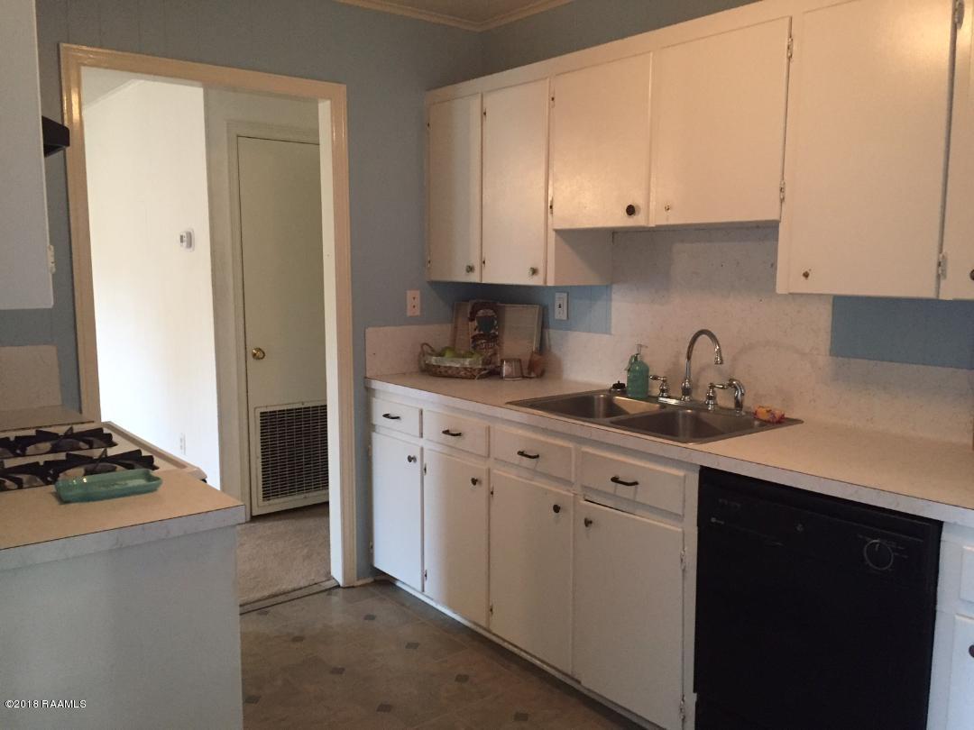 340 Rena Drive Lafayette, LA 70503 - Photo 11 of 31 340 Rean kitchen 1