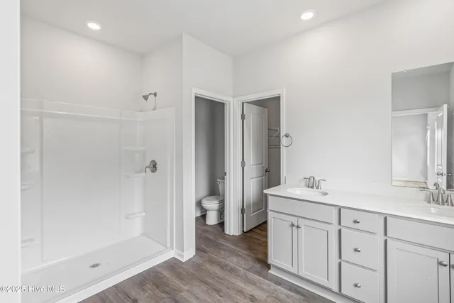 $355,420 | 612 South Squires Run Lane, Richlands, NC 28574