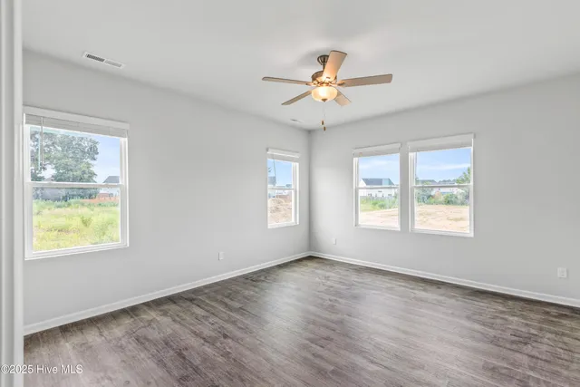 $355,420 | 612 South Squires Run Lane, Richlands, NC 28574