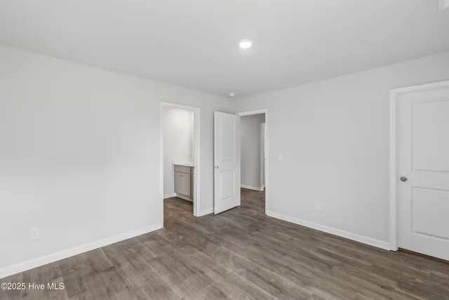 $355,420 | 612 South Squires Run Lane, Richlands, NC 28574