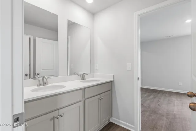 $355,420 | 612 South Squires Run Lane, Richlands, NC 28574