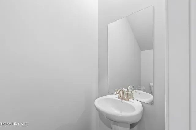 $355,420 | 612 South Squires Run Lane, Richlands, NC 28574