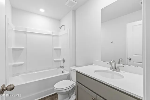 $355,420 | 612 South Squires Run Lane, Richlands, NC 28574