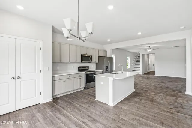 $355,420 | 612 South Squires Run Lane, Richlands, NC 28574