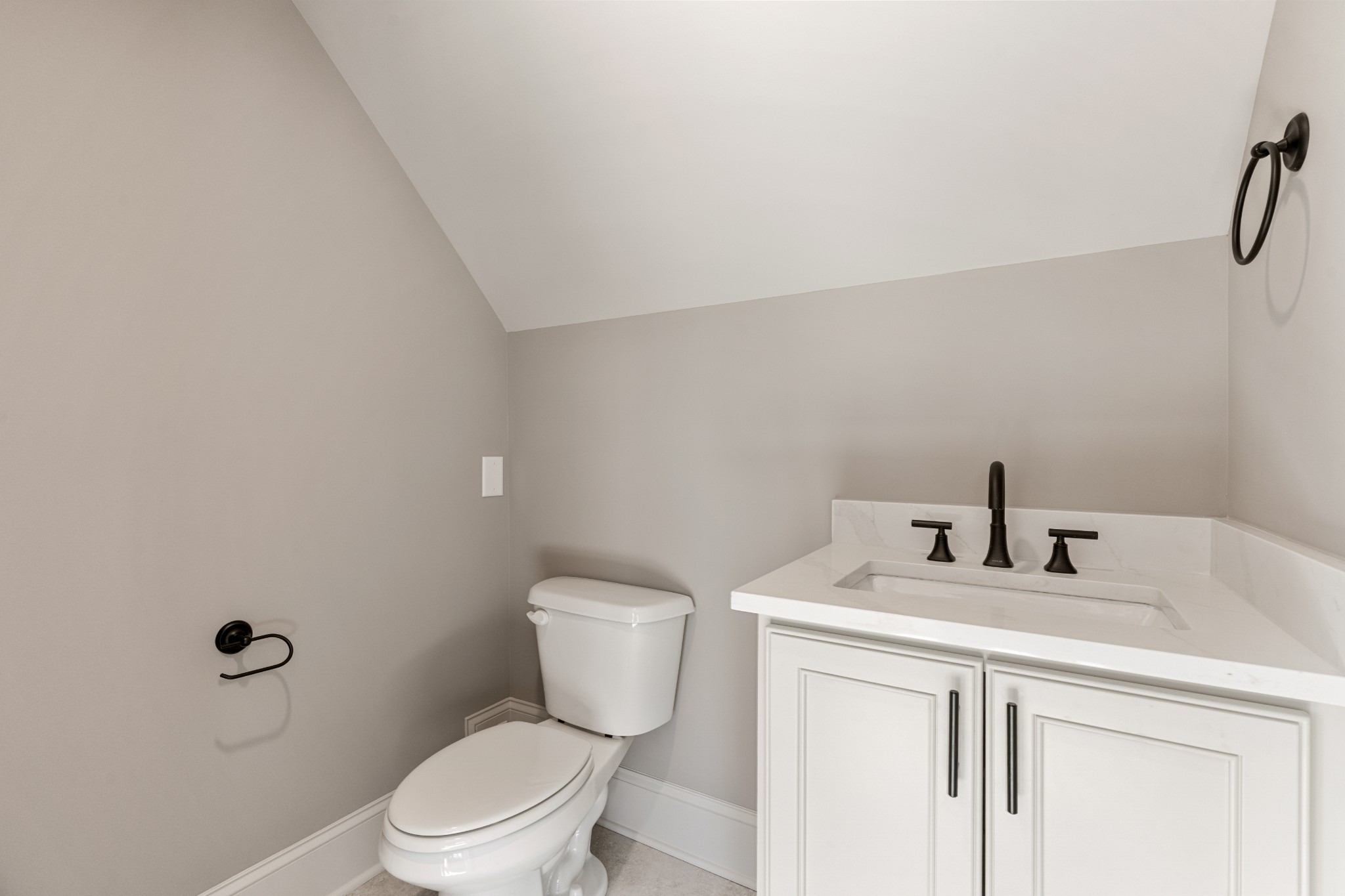 4818 Hickory Ridge Road Lebanon, TN 37087 - Photo 44 of 73 a bathroom with a sink toilet and a mirror