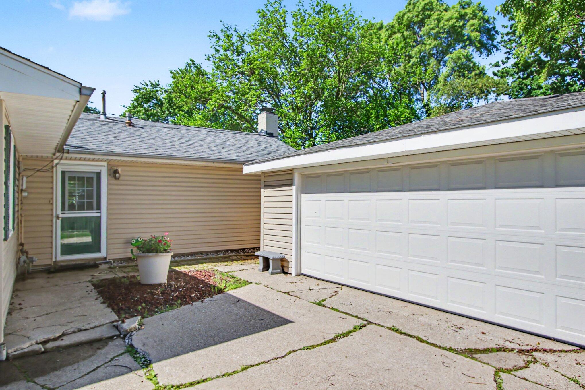 8016 Gordon Place Highland, IN 46322 - Photo 20 of 28 2038x1359