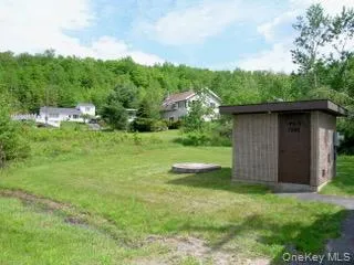 a view of a barn in the middle of a yard
