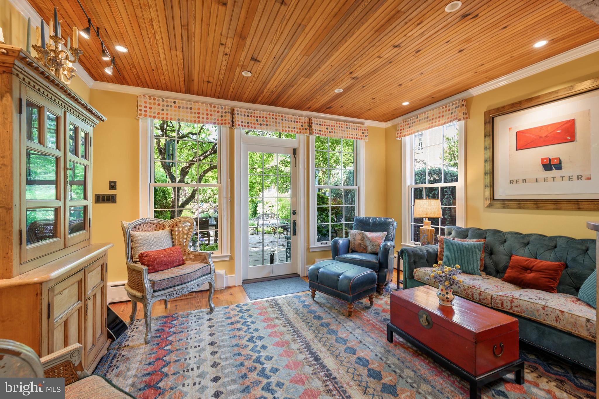 511 Queen Street Alexandria, VA 22314 - Photo 25 of 58 a living room with furniture and a rug