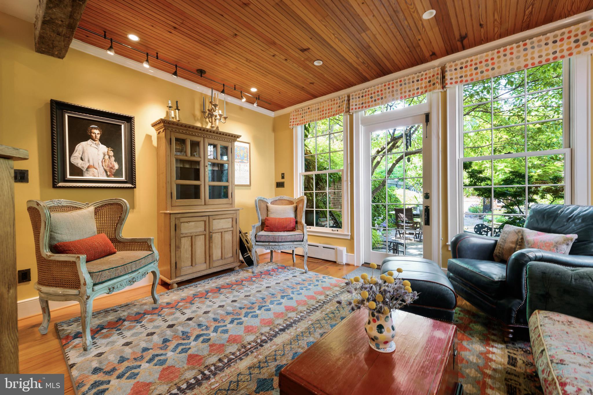 511 Queen Street Alexandria, VA 22314 - Photo 27 of 58 a living room with furniture and a floor to ceiling window