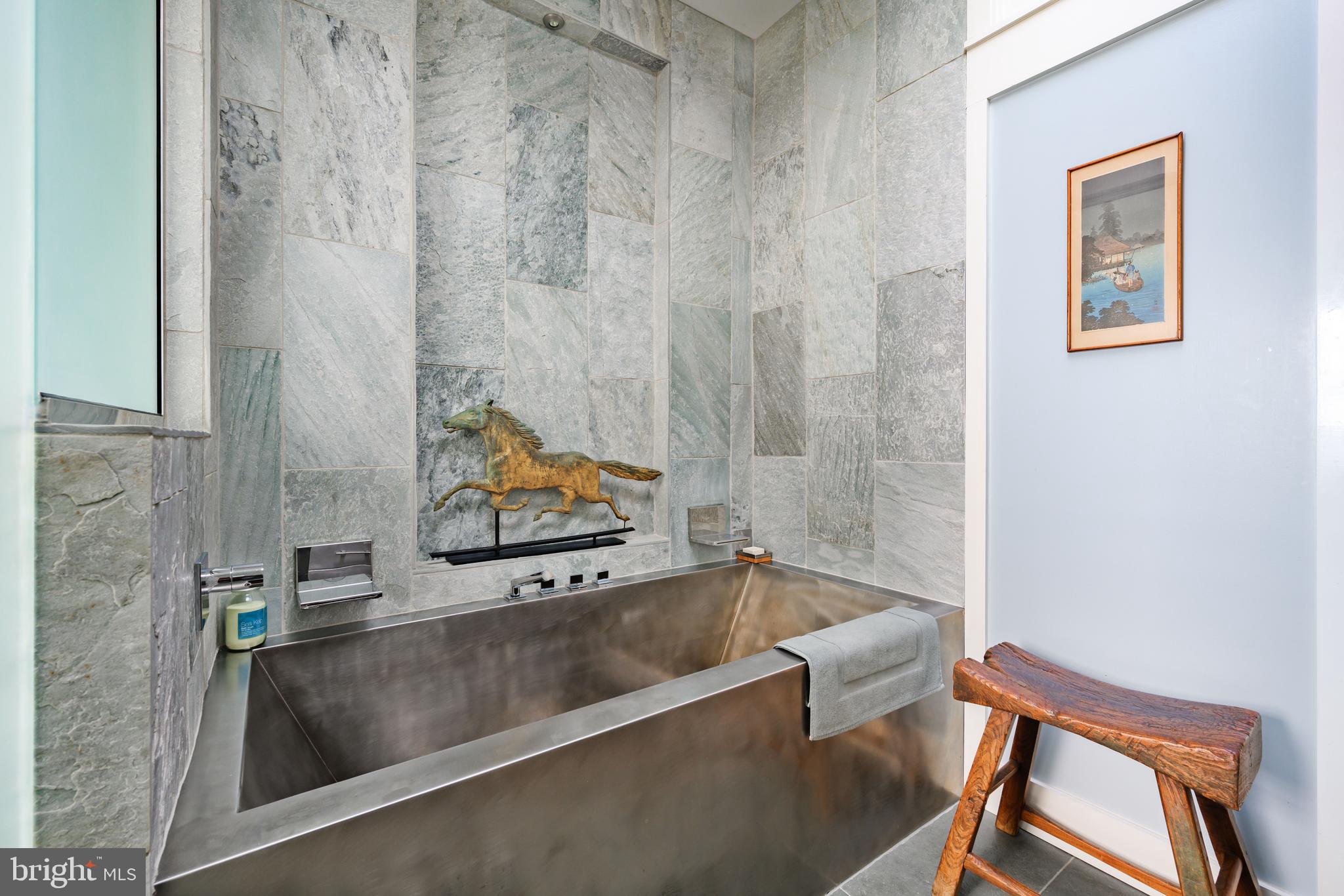 511 Queen Street Alexandria, VA 22314 - Photo 32 of 58 a view of a bathtub in a bathroom