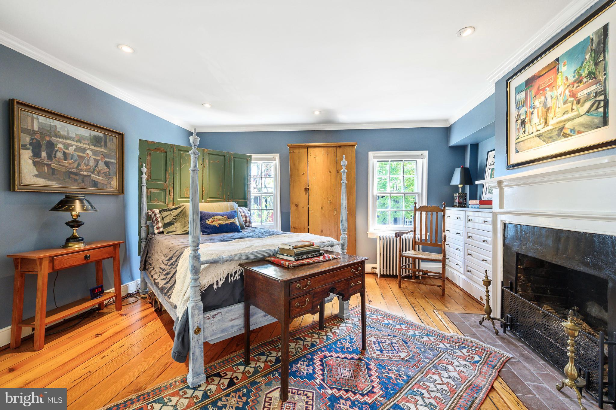 511 Queen Street Alexandria, VA 22314 - Photo 40 of 58 a view of a livingroom with furniture and a fireplace
