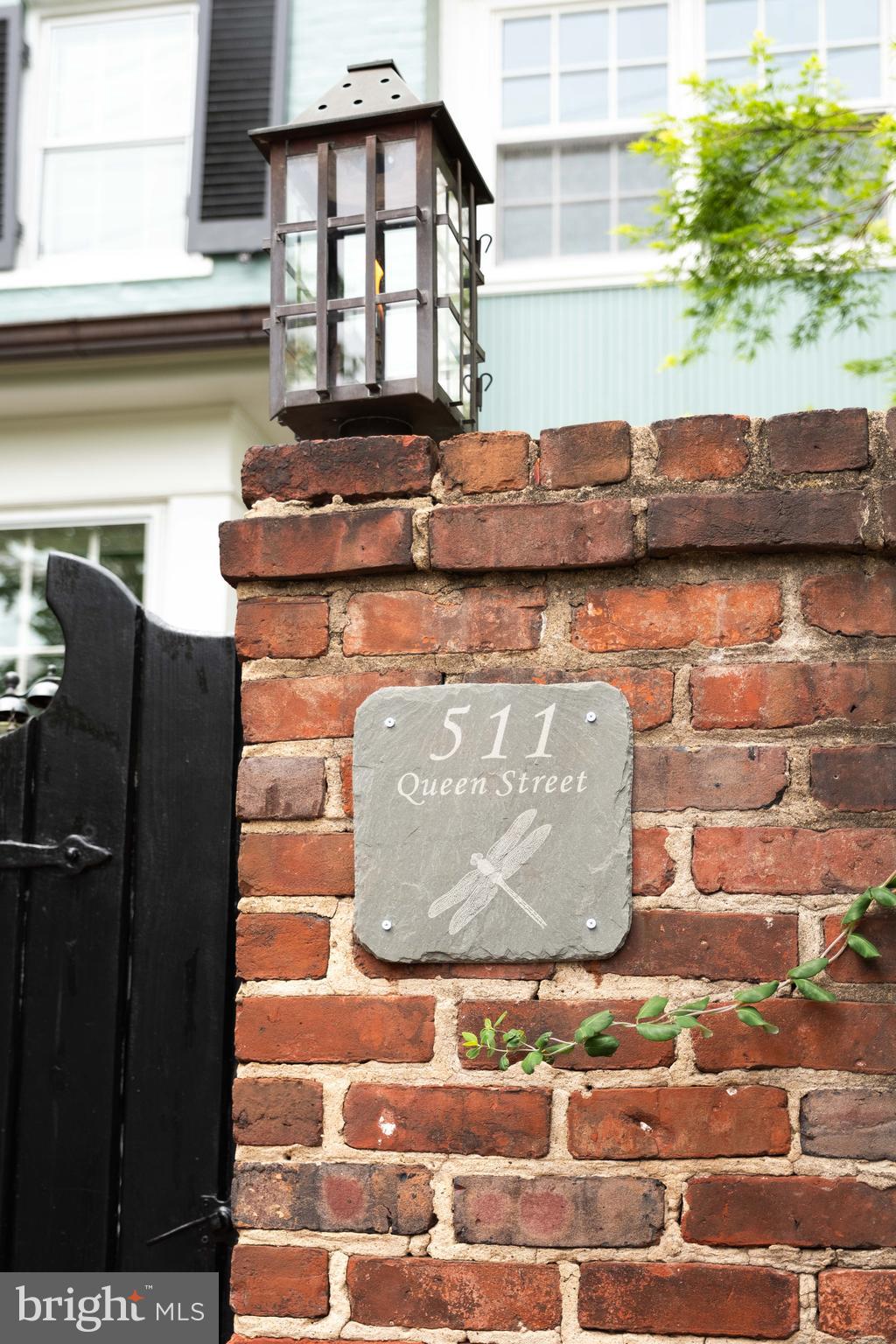 511 Queen Street Alexandria, VA 22314 - Photo 4 of 58 a view of a fireplace