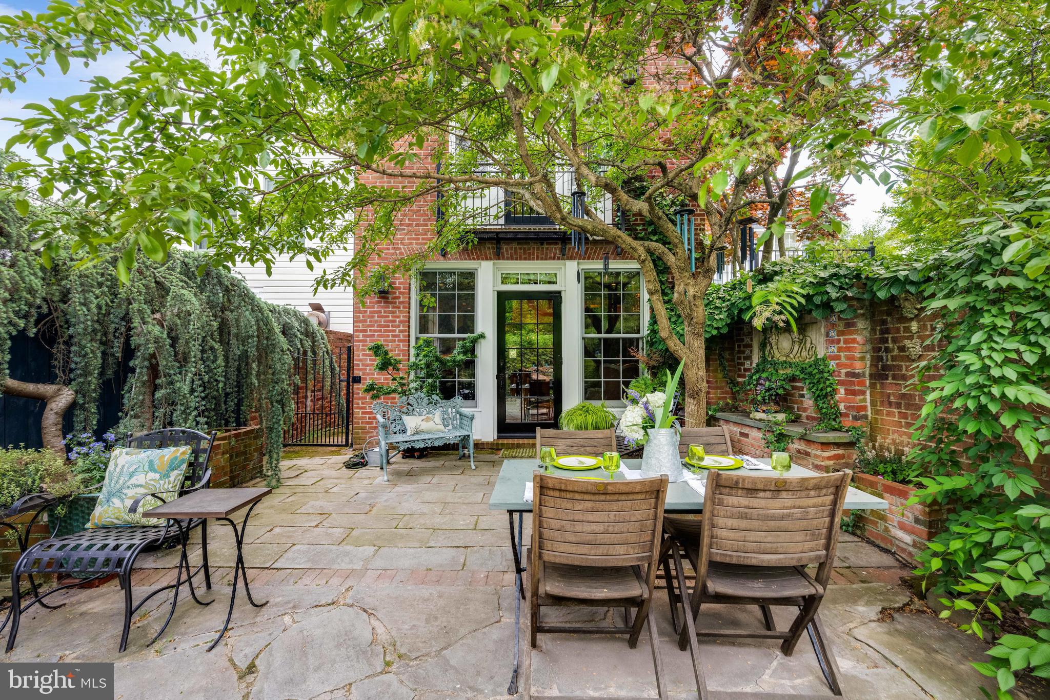 511 Queen Street Alexandria, VA 22314 - Photo 53 of 58 a view of a patio with a dining table and chairs with wooden fence