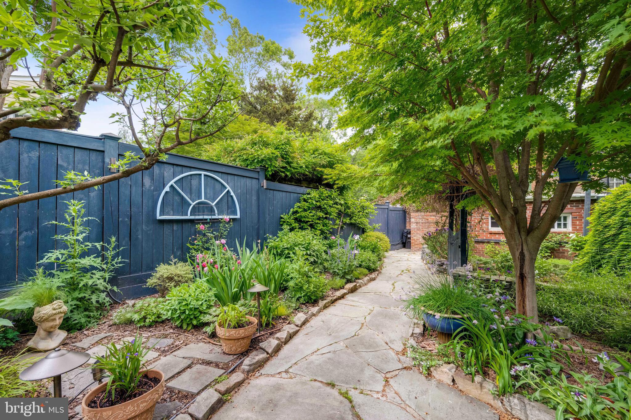 511 Queen Street Alexandria, VA 22314 - Photo 55 of 58 a view of a back yard