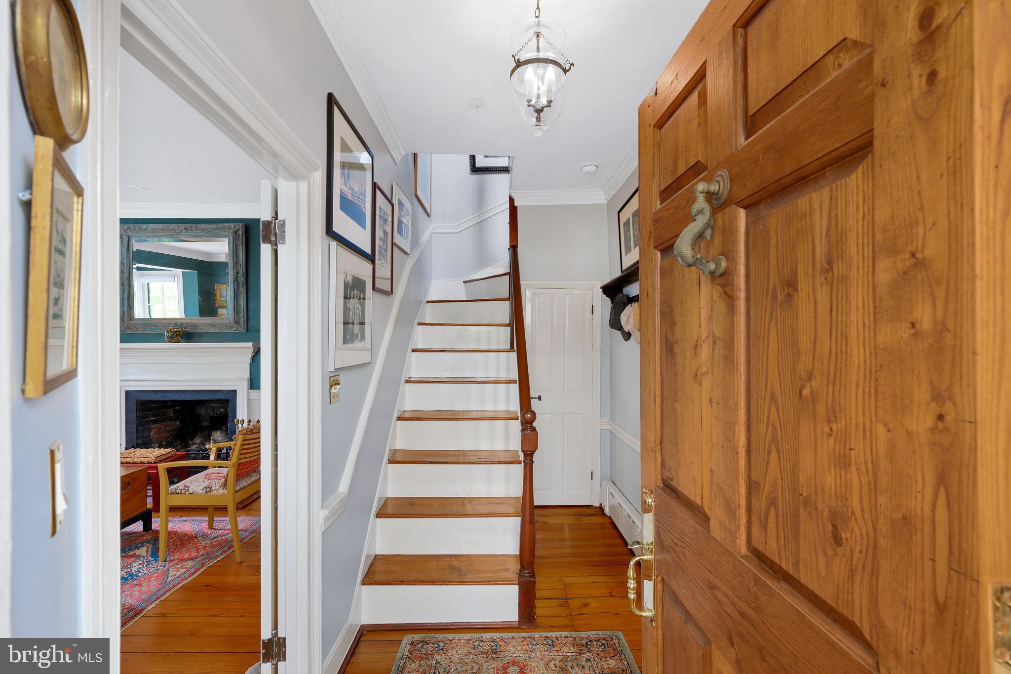 511 Queen Street Alexandria, VA 22314 - Photo 9 of 58 a view of entryway with furniture and wooden floor