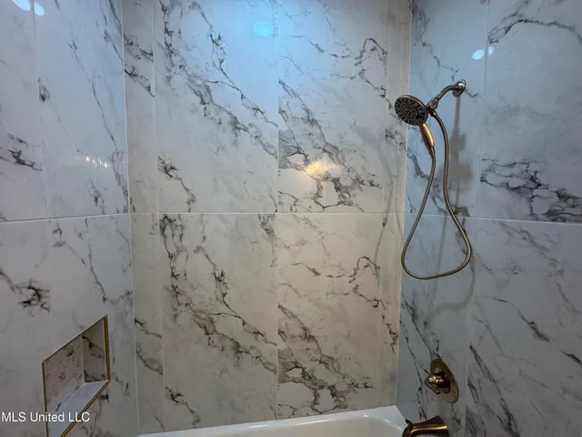 $569,000 | 2737 Highwoods Drive, Byhalia, MS 38611