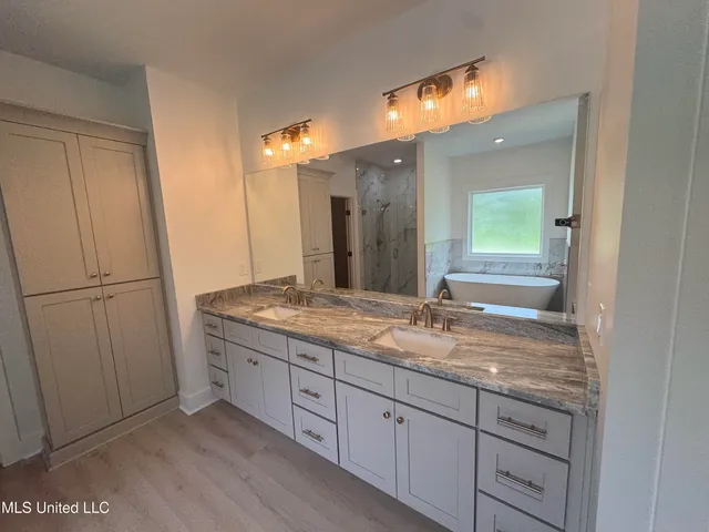 $569,000 | 2737 Highwoods Drive, Byhalia, MS 38611