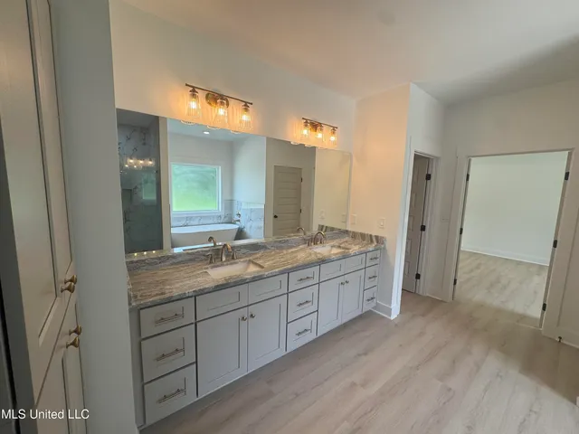 $569,000 | 2737 Highwoods Drive, Byhalia, MS 38611