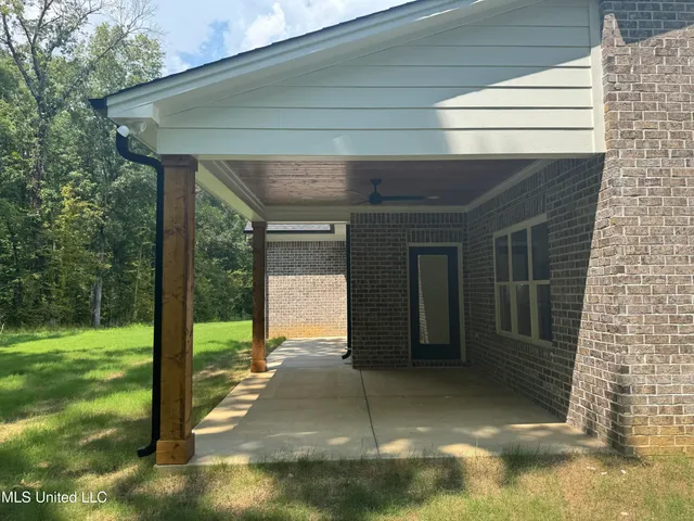 $569,000 | 2737 Highwoods Drive, Byhalia, MS 38611