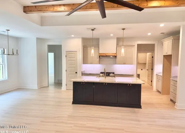 $569,000 | 2737 Highwoods Drive, Byhalia, MS 38611