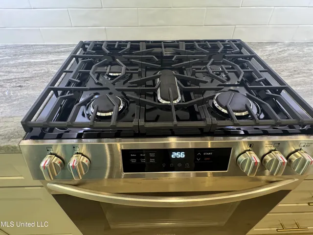 $569,000 | 2737 Highwoods Drive, Byhalia, MS 38611