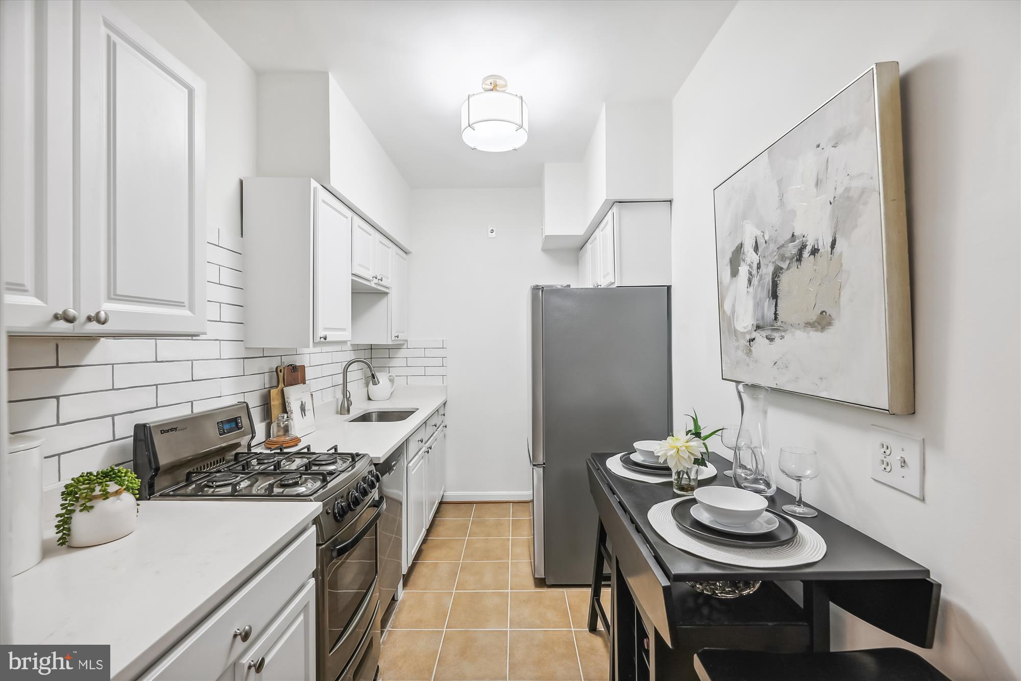 1711 Massachusetts Avenue Northwest, Unit 131 Washington, DC 20036 - Photo 1 of 20 SS side by side Fridge