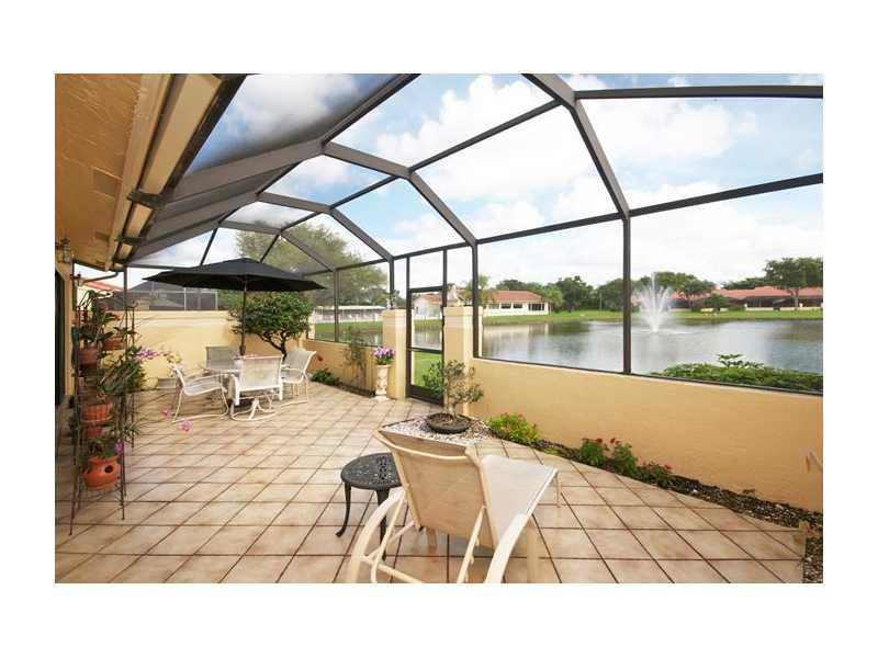 19972 Mona Circle, Unit 19972 Boca Raton, FL 33434 - Photo 19 of 22 a outdoor view with a sitting space