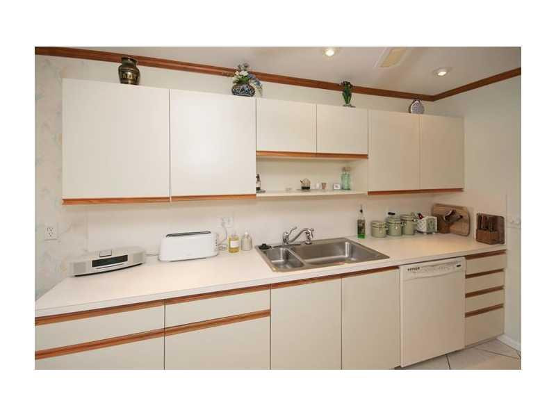 19972 Mona Circle, Unit 19972 Boca Raton, FL 33434 - Photo 7 of 22 a kitchen with sink and cabinets