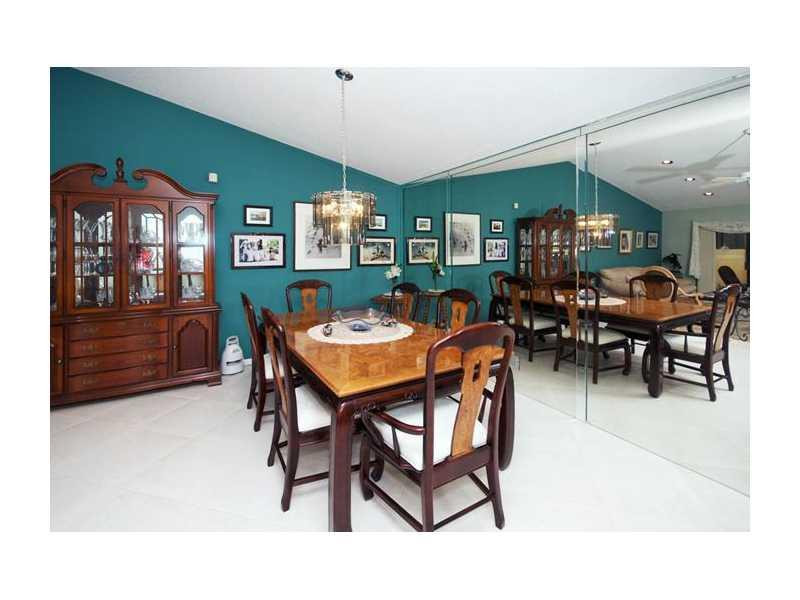 19972 Mona Circle, Unit 19972 Boca Raton, FL 33434 - Photo 8 of 22 a dining room with furniture and window