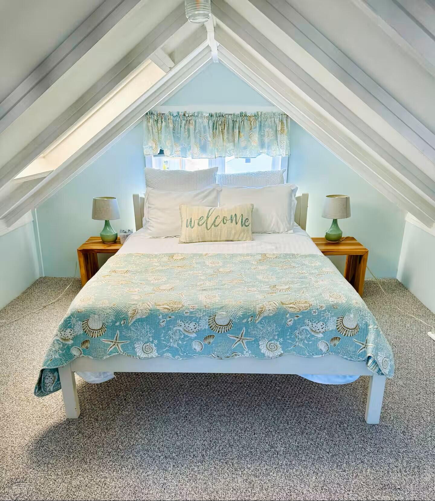 337 Long Sands Road, Unit 3 York, ME 03909 - Photo 14 of 18 2nd floor bedroom (queen bed)
