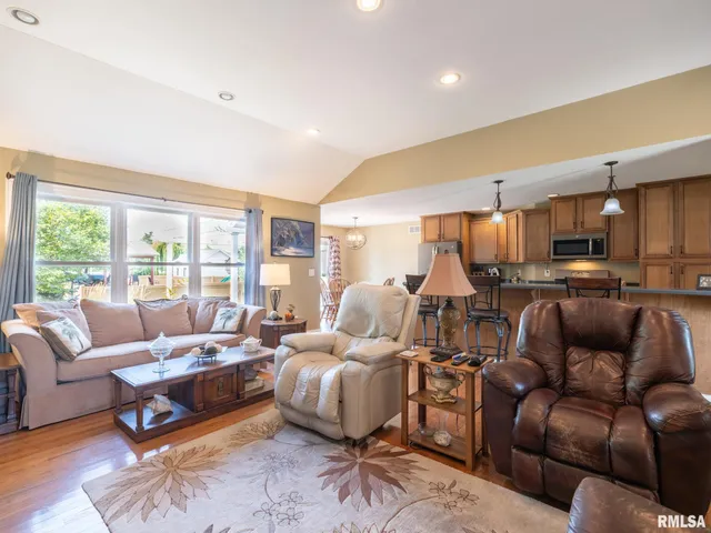 $385,000 | 1322 Courtney Drive, Washington, IL 61571