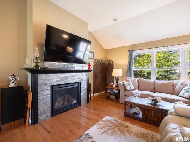 $385,000 | 1322 Courtney Drive, Washington, IL 61571