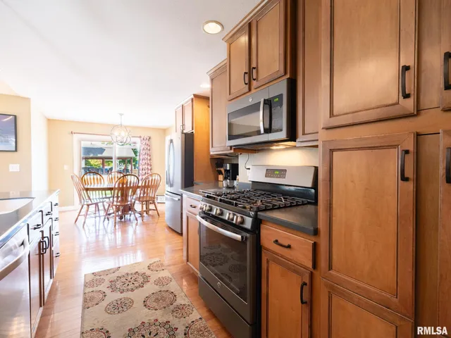 $385,000 | 1322 Courtney Drive, Washington, IL 61571