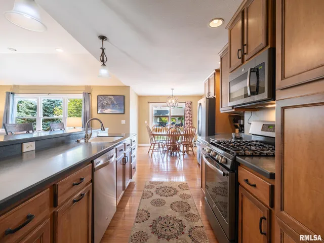 $385,000 | 1322 Courtney Drive, Washington, IL 61571