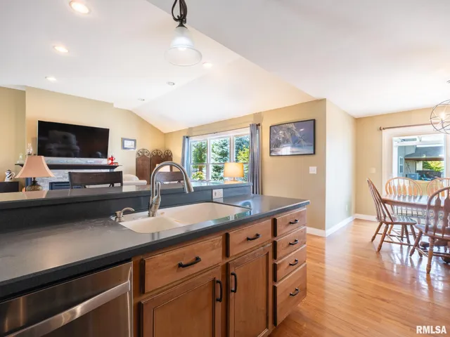 $385,000 | 1322 Courtney Drive, Washington, IL 61571