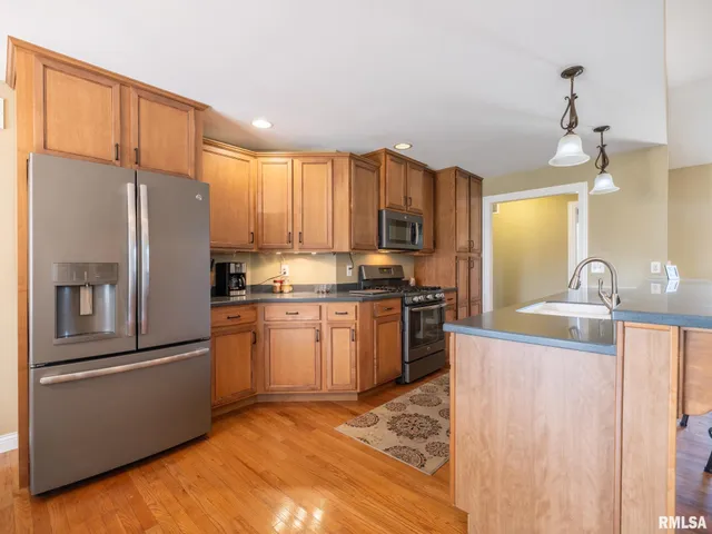 $385,000 | 1322 Courtney Drive, Washington, IL 61571