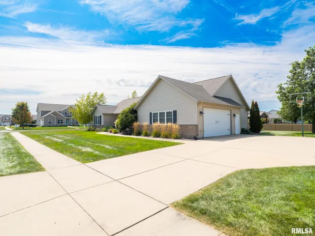 $385,000 | 1322 Courtney Drive, Washington, IL 61571