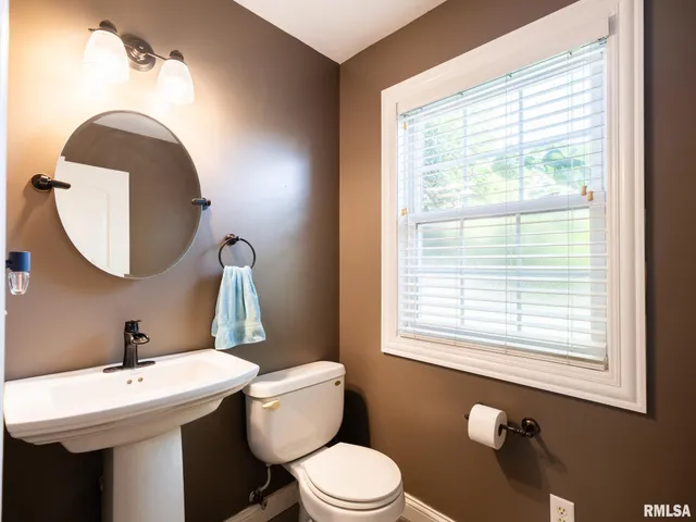 $385,000 | 1322 Courtney Drive, Washington, IL 61571