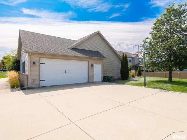 $385,000 | 1322 Courtney Drive, Washington, IL 61571