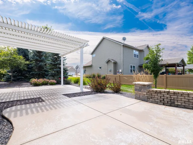 $385,000 | 1322 Courtney Drive, Washington, IL 61571