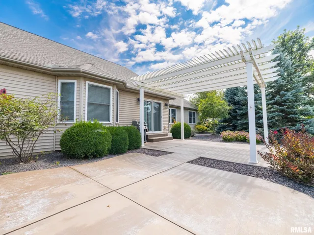 $385,000 | 1322 Courtney Drive, Washington, IL 61571