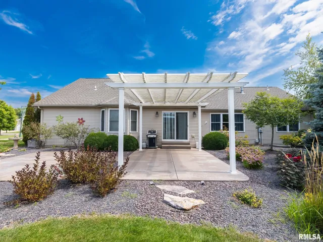 $385,000 | 1322 Courtney Drive, Washington, IL 61571