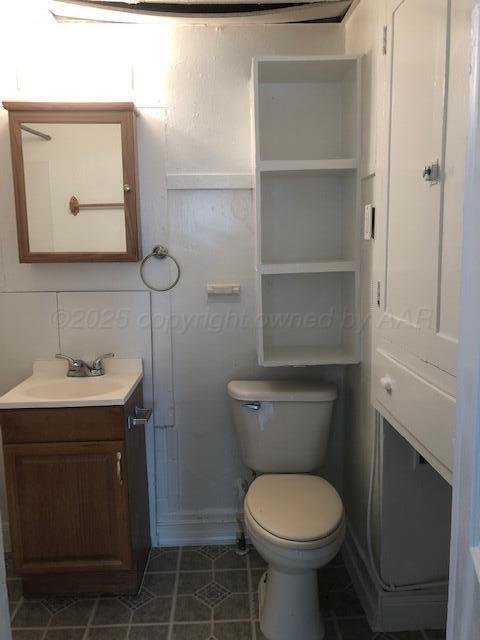 1403 South Hughes Street Amarillo, TX 79102 - Photo 46 of 54 a bathroom with a toilet sink and mirror
