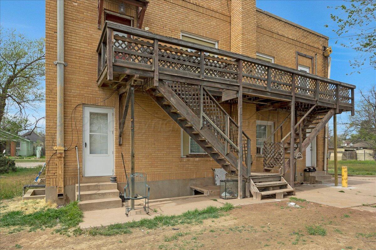 1403 South Hughes Street Amarillo, TX 79102 - Photo 48 of 54 a front view of a house