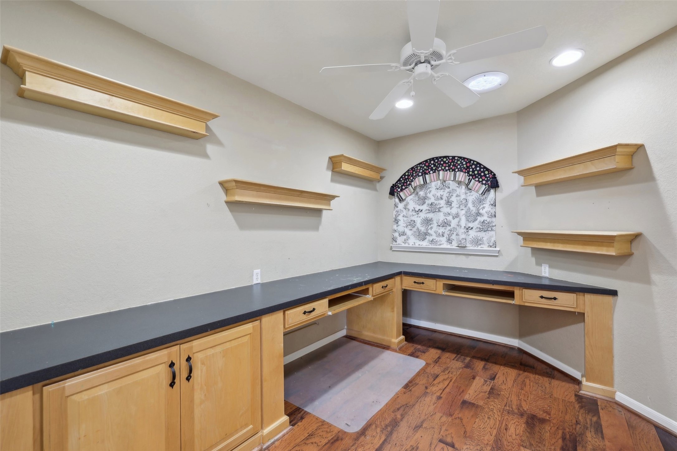 2948 Grimes Ranch Road Austin, TX 78732 - Photo 29 of 40 Unfurnished office with built in desk, dark wood finished floors, a ceiling fan, baseboards, and recessed lighting.