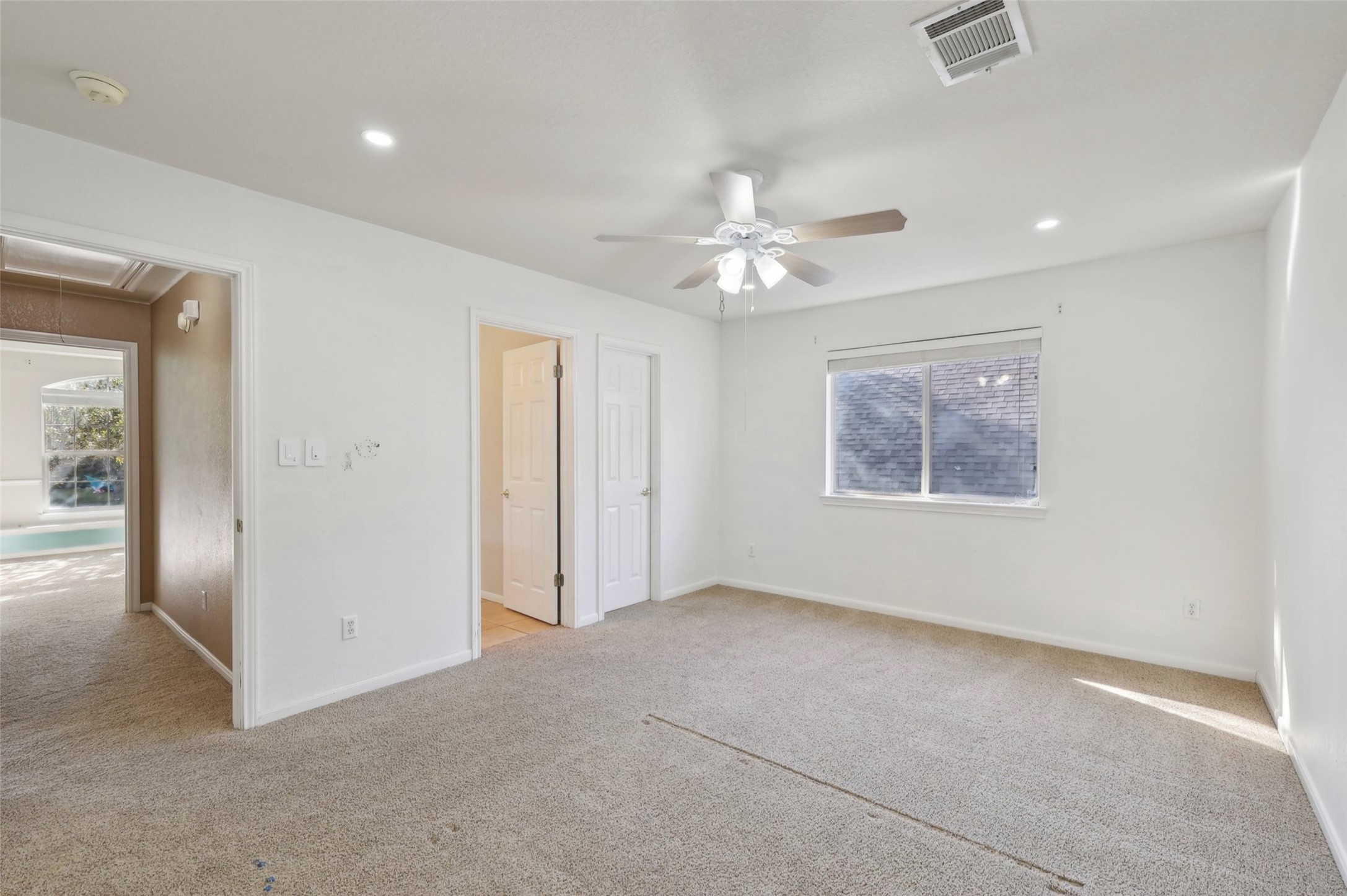 2948 Grimes Ranch Road Austin, TX 78732 - Photo 31 of 40 Carpeted room with a ceiling fan, recessed lighting, and a window featuring blinds.