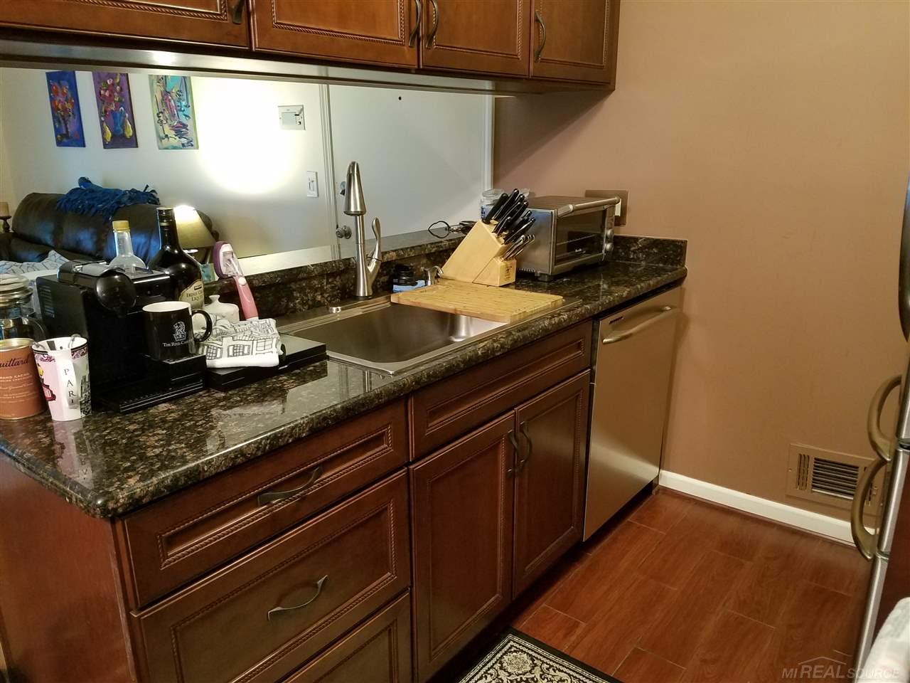 29149 Hayes Road, Unit 37 2 Warren, MI 48088 - Photo 10 of 20