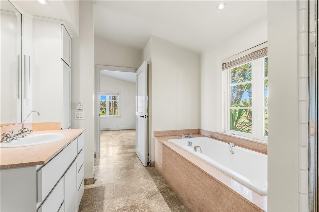 2350 Quay Dock Road Vero Beach, FL 32967 - Photo 21 of 35 a bathroom with a bathtub and a sink