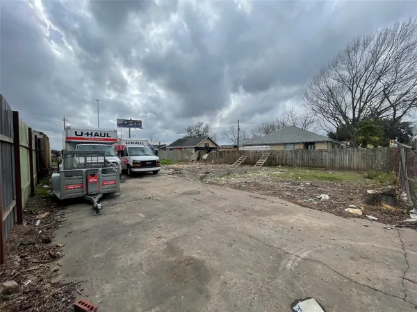 $1,500 | 4006 Cedar Hill Lane, Houston, TX 77093